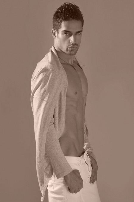 MASCULINE DOSAGE: LUIS PERRUSQUIA BY PHOTOGRAPHER THOMAS SYNNAMON