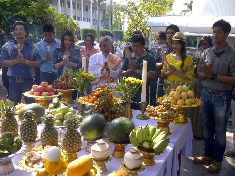 [PICS] เวียร์ - มิน บวงสรวงละครเรื่องใหม่"ปิ่นอนงค์"