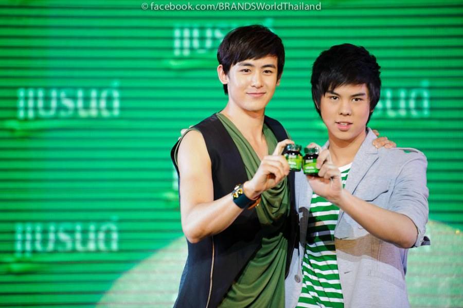 นิชคุณ & พีช-พชร @ งานเปิดแคมเปญ "อนาคต...มีได้ไม่สิ้นสุด ดื่มแบรนด์ทุกวัน"