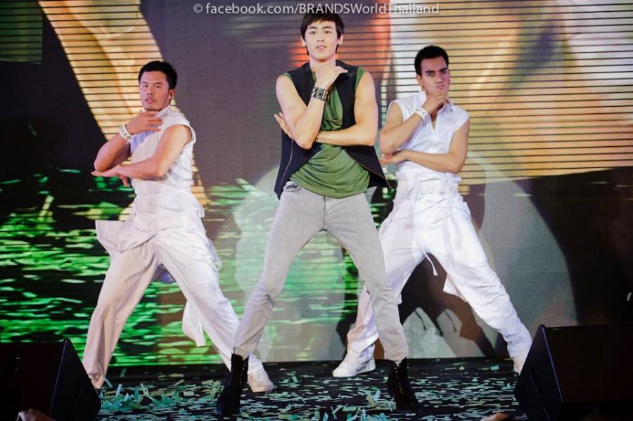 นิชคุณ & พีช-พชร @ งานเปิดแคมเปญ "อนาคต...มีได้ไม่สิ้นสุด ดื่มแบรนด์ทุกวัน"