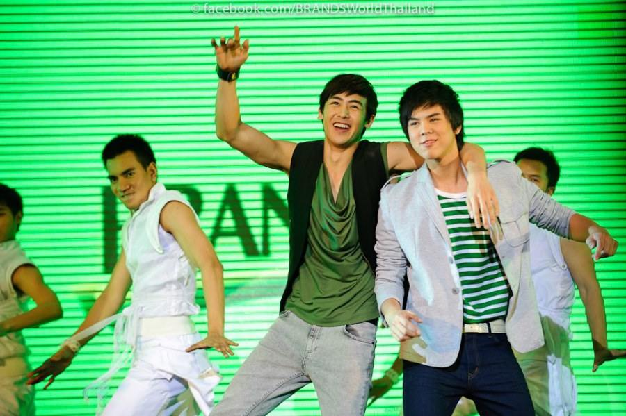 นิชคุณ & พีช-พชร @ งานเปิดแคมเปญ "อนาคต...มีได้ไม่สิ้นสุด ดื่มแบรนด์ทุกวัน"