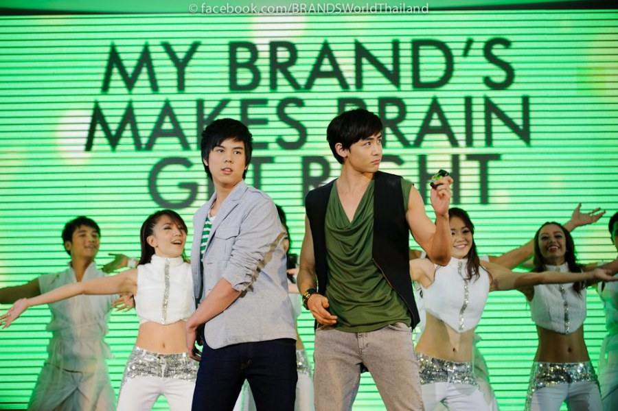 นิชคุณ & พีช-พชร @ งานเปิดแคมเปญ "อนาคต...มีได้ไม่สิ้นสุด ดื่มแบรนด์ทุกวัน"