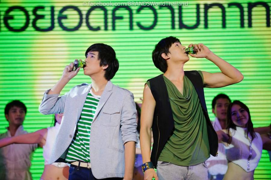 นิชคุณ & พีช-พชร @ งานเปิดแคมเปญ "อนาคต...มีได้ไม่สิ้นสุด ดื่มแบรนด์ทุกวัน"