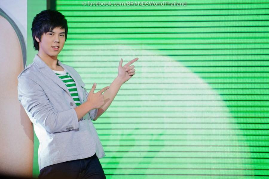 นิชคุณ & พีช-พชร @ งานเปิดแคมเปญ "อนาคต...มีได้ไม่สิ้นสุด ดื่มแบรนด์ทุกวัน"