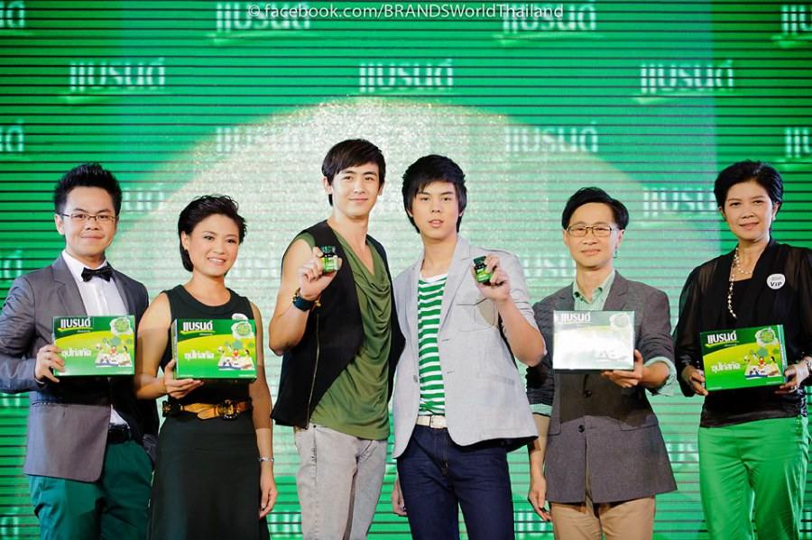 นิชคุณ & พีช-พชร @ งานเปิดแคมเปญ "อนาคต...มีได้ไม่สิ้นสุด ดื่มแบรนด์ทุกวัน"