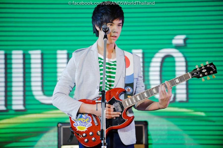 นิชคุณ & พีช-พชร @ งานเปิดแคมเปญ "อนาคต...มีได้ไม่สิ้นสุด ดื่มแบรนด์ทุกวัน"