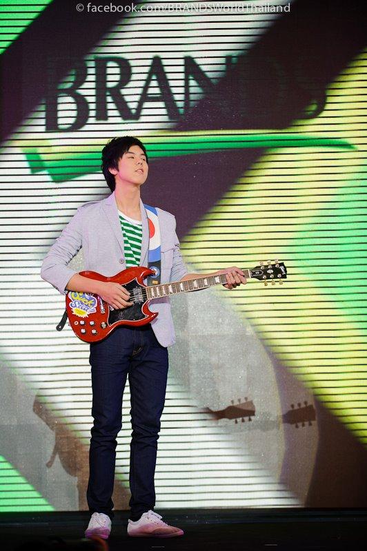 นิชคุณ & พีช-พชร @ งานเปิดแคมเปญ "อนาคต...มีได้ไม่สิ้นสุด ดื่มแบรนด์ทุกวัน"