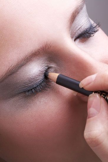 7. อายไลเนอร์เนื้อครีมสีน้ำตาลช็อกโกแลต