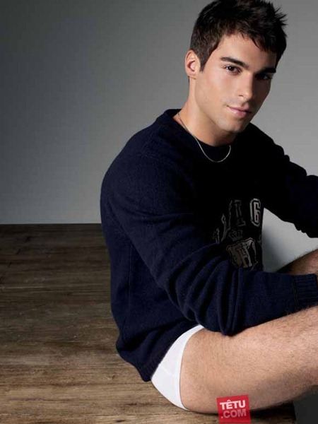 MASCULINE DOSAGE: JULIEN FOR T&Ecirc;TU MAGAZINE