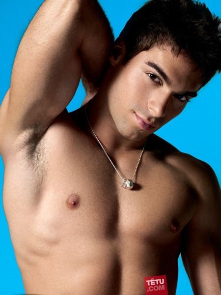 MASCULINE DOSAGE: JULIEN FOR T&Ecirc;TU MAGAZINE