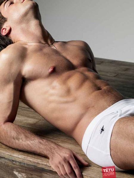 MASCULINE DOSAGE: JULIEN FOR T&Ecirc;TU MAGAZINE