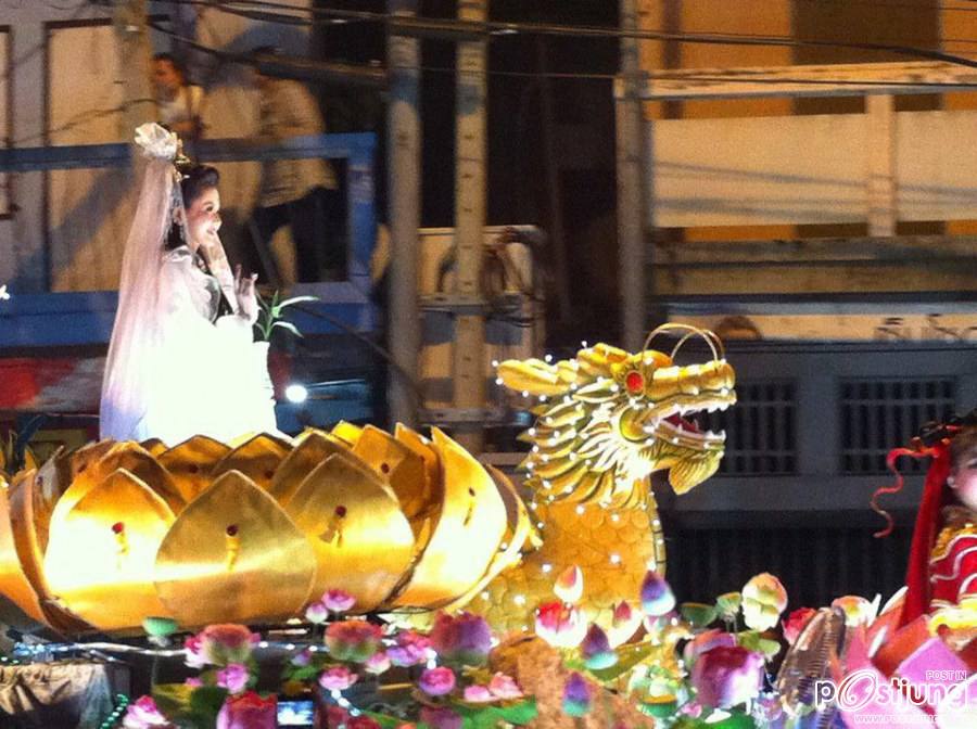 องค์สมมรุติกับรถสวย ๆ