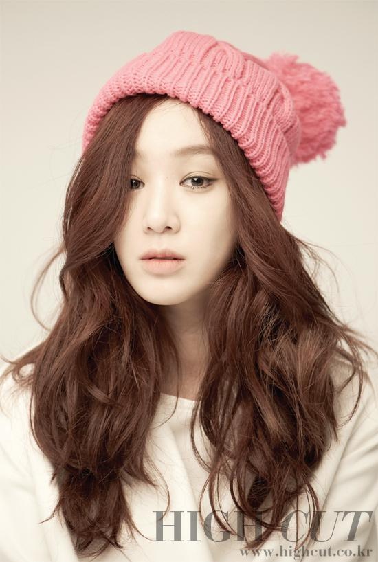 Jung Ryeo Won / Ji Jin Hee / Park Yoohwan @  High Cut vol. 69 Jan 19 - Feb 1, 2012