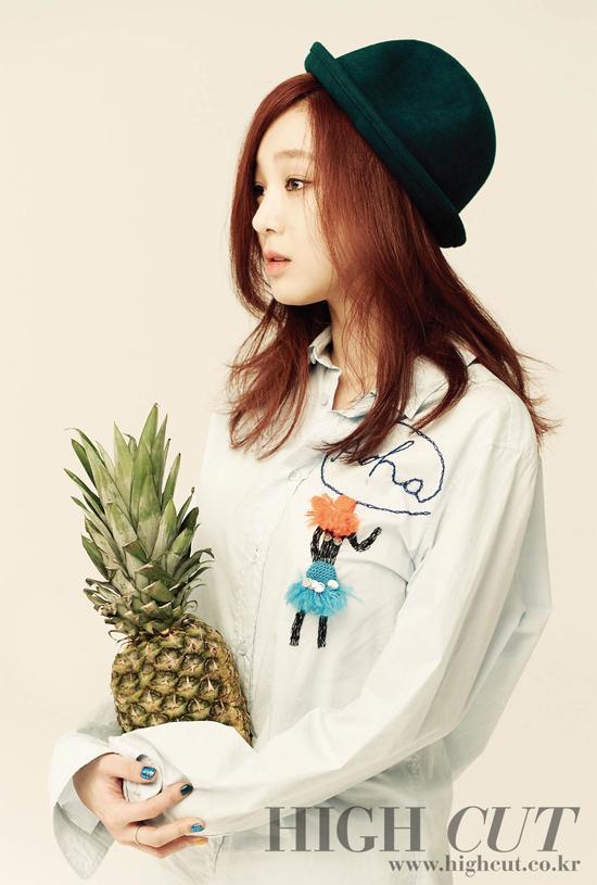 Jung Ryeo Won / Ji Jin Hee / Park Yoohwan @  High Cut vol. 69 Jan 19 - Feb 1, 2012