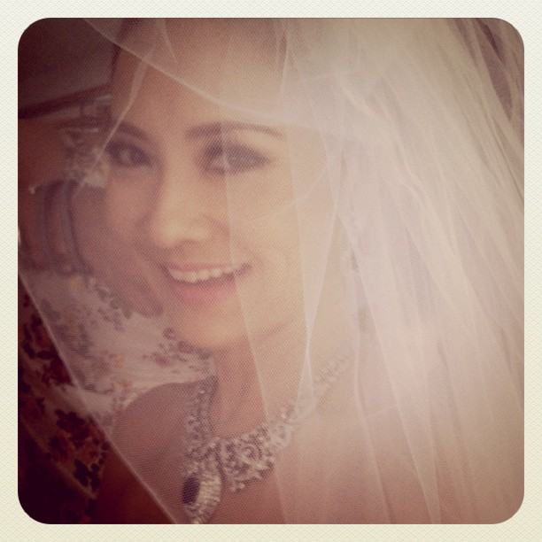 เกรซ มหาดำรงค์กุล & น.ท.จงเจต วัชรานันท์ @ HONEYMOON+TRAVEL no.116 January 2012