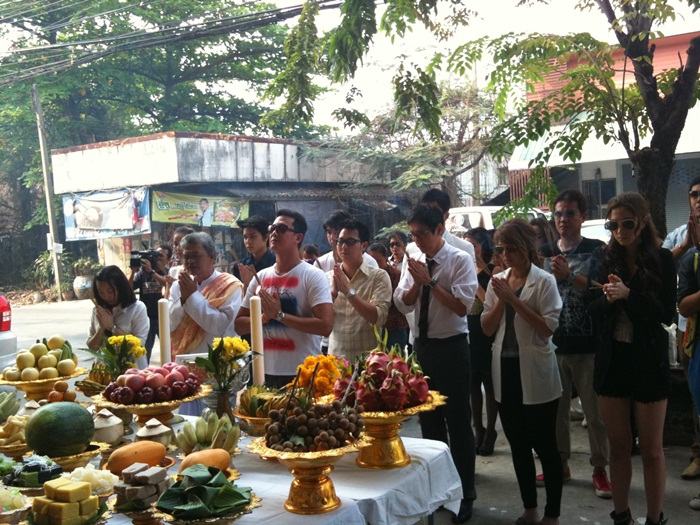 "เอ็กแซ็กท์"บวงสรวงซิทคอมเรื่องใหม่"เป็นข่าว"