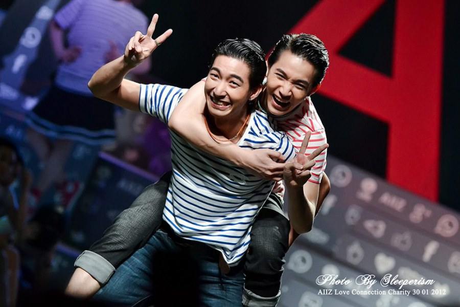 โตโน่ & ริท เดินแบบงาน AIIZ Love Connection Charity @ Parc Paragon