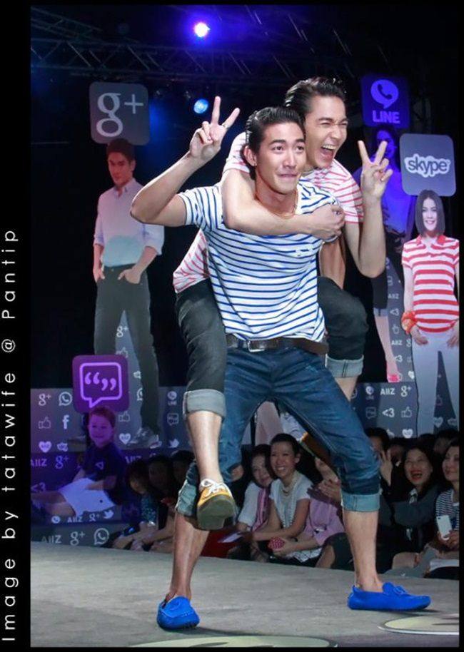 โตโน่ & ริท เดินแบบงาน AIIZ Love Connection Charity @ Parc Paragon