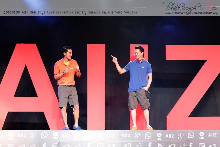 โตโน่ & ริท เดินแบบงาน AIIZ Love Connection Charity @ Parc Paragon