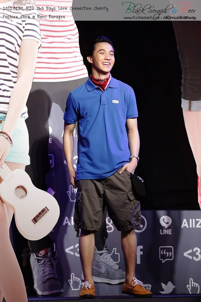 โตโน่ & ริท เดินแบบงาน AIIZ Love Connection Charity @ Parc Paragon