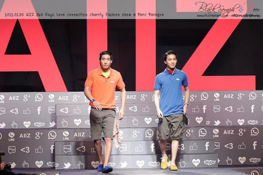 โตโน่ & ริท เดินแบบงาน AIIZ Love Connection Charity @ Parc Paragon