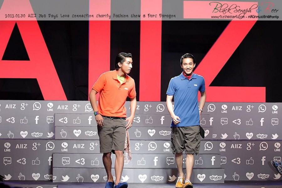 โตโน่ & ริท เดินแบบงาน AIIZ Love Connection Charity @ Parc Paragon