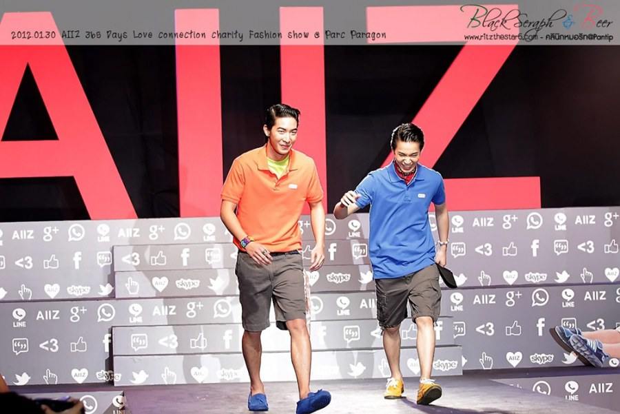 โตโน่ & ริท เดินแบบงาน AIIZ Love Connection Charity @ Parc Paragon