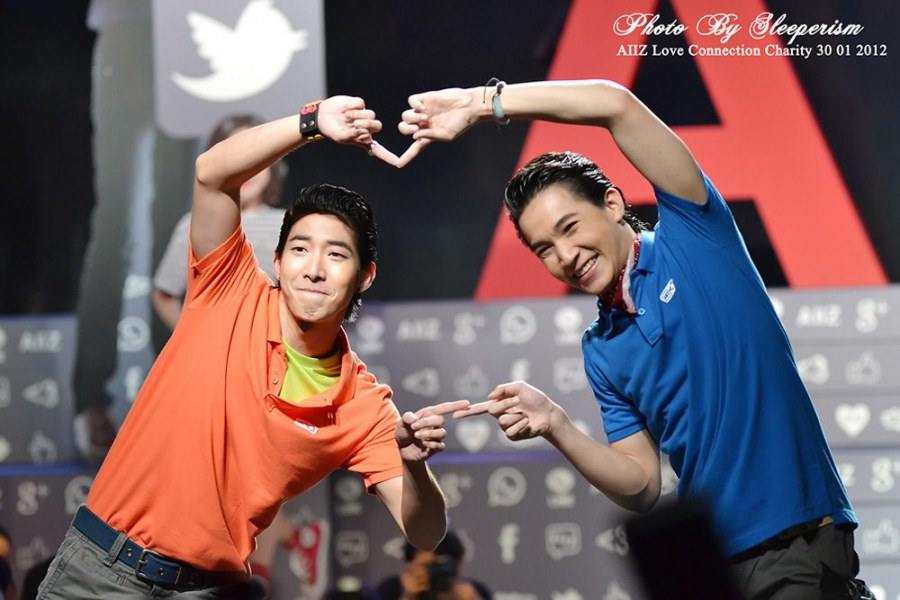 โตโน่ & ริท เดินแบบงาน AIIZ Love Connection Charity @ Parc Paragon