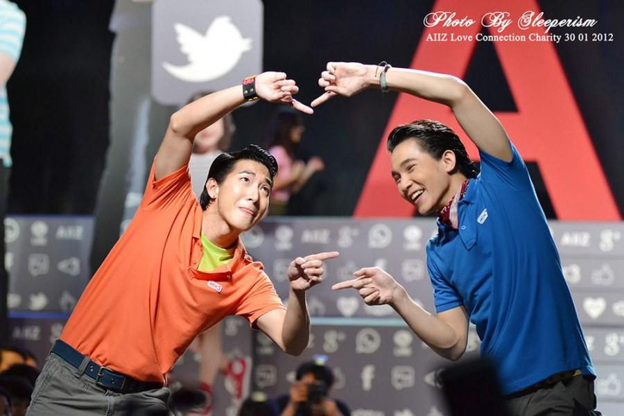 โตโน่ & ริท เดินแบบงาน AIIZ Love Connection Charity @ Parc Paragon