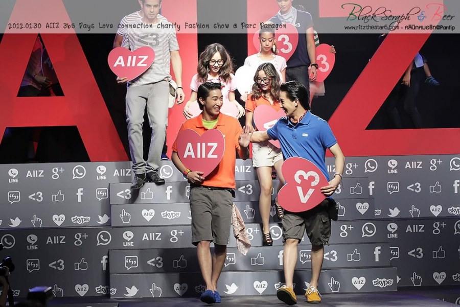 โตโน่ & ริท เดินแบบงาน AIIZ Love Connection Charity @ Parc Paragon