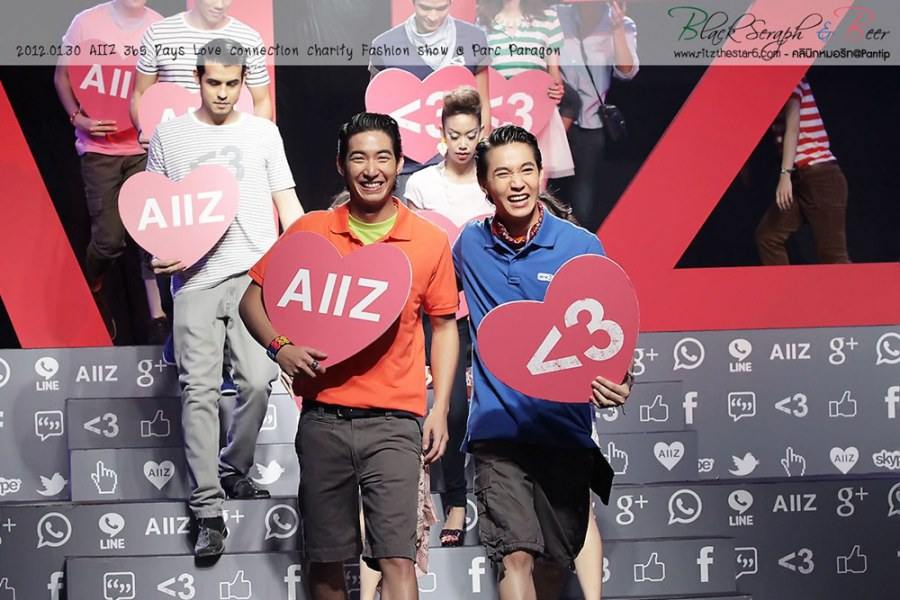 โตโน่ & ริท เดินแบบงาน AIIZ Love Connection Charity @ Parc Paragon