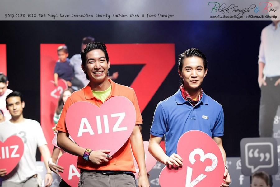 โตโน่ & ริท เดินแบบงาน AIIZ Love Connection Charity @ Parc Paragon