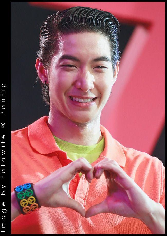 โตโน่ & ริท เดินแบบงาน AIIZ Love Connection Charity @ Parc Paragon