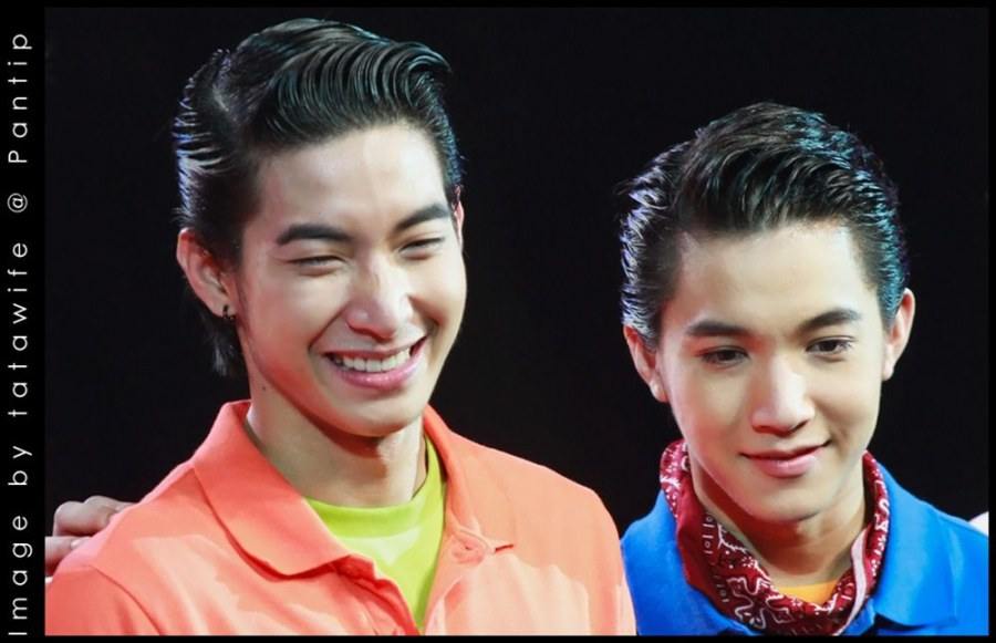 โตโน่ & ริท เดินแบบงาน AIIZ Love Connection Charity @ Parc Paragon