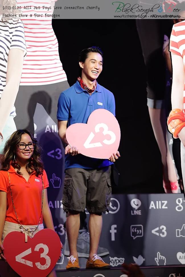 โตโน่ & ริท เดินแบบงาน AIIZ Love Connection Charity @ Parc Paragon