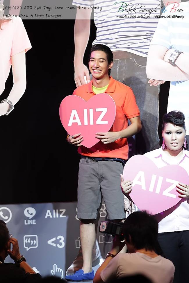 โตโน่ & ริท เดินแบบงาน AIIZ Love Connection Charity @ Parc Paragon