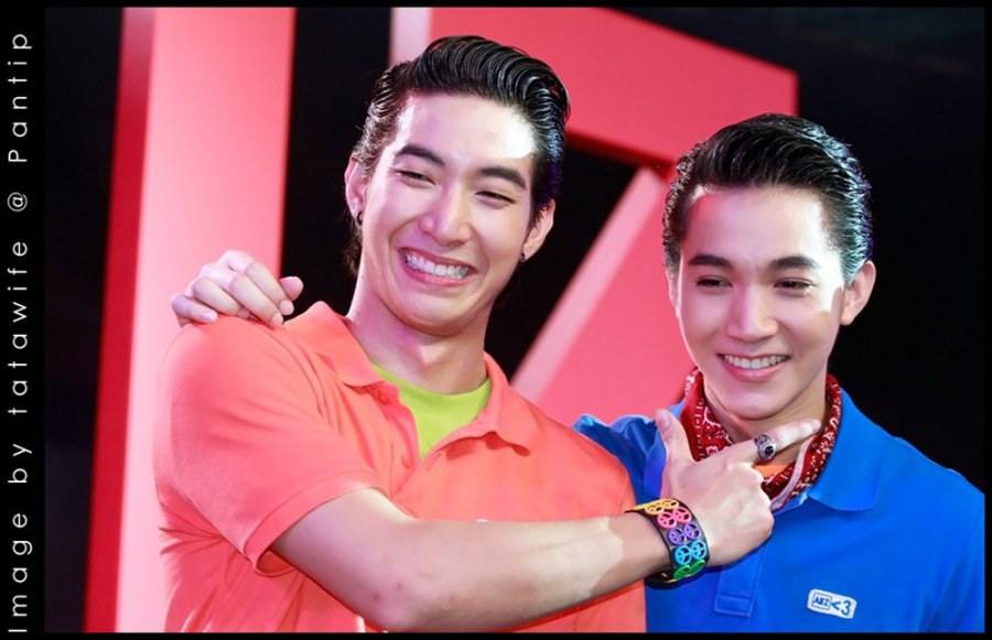 โตโน่ & ริท เดินแบบงาน AIIZ Love Connection Charity @ Parc Paragon