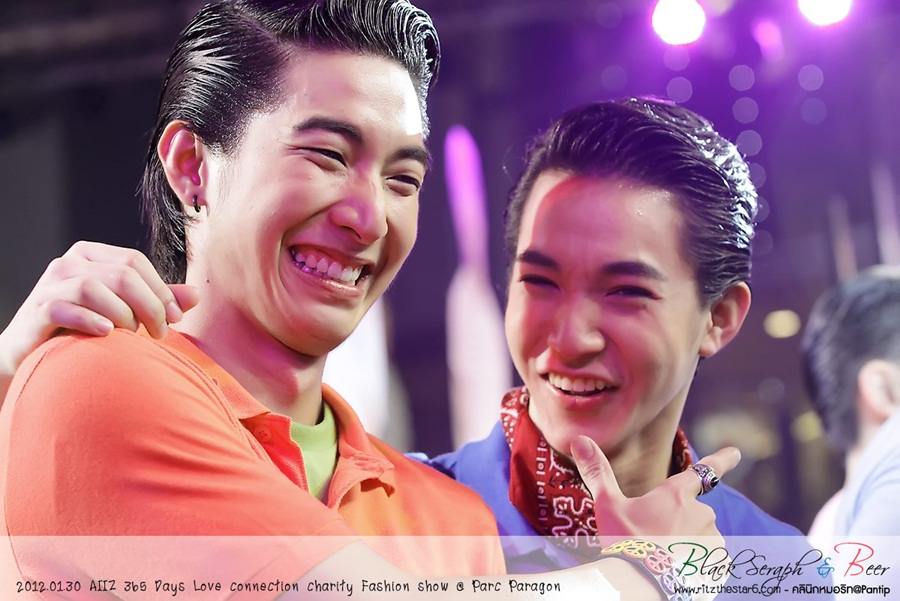 โตโน่ & ริท เดินแบบงาน AIIZ Love Connection Charity @ Parc Paragon