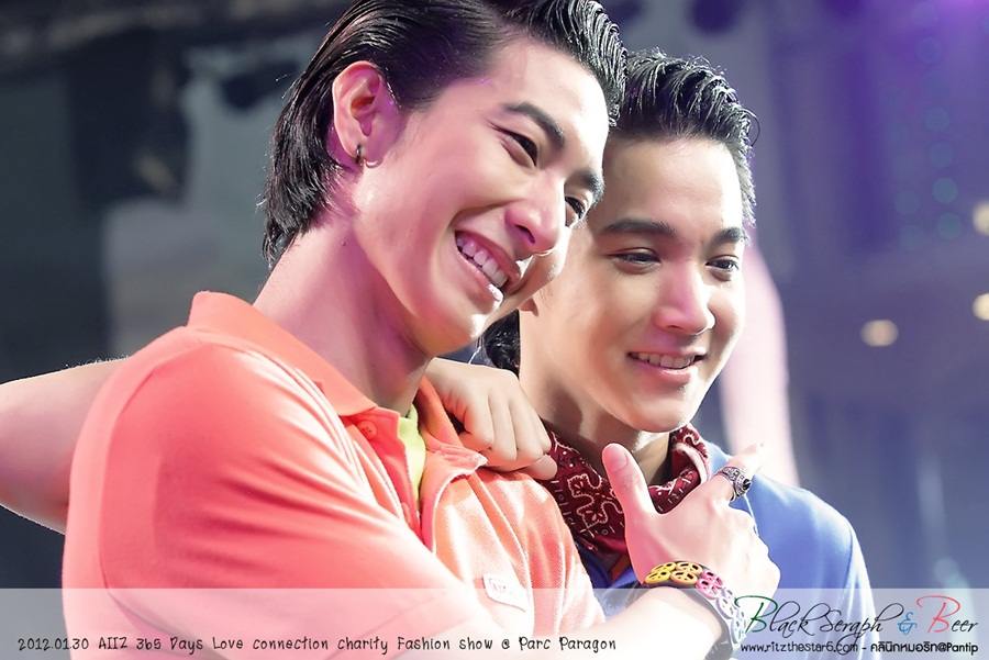 โตโน่ & ริท เดินแบบงาน AIIZ Love Connection Charity @ Parc Paragon