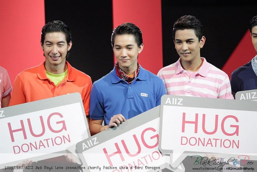 โตโน่ & ริท เดินแบบงาน AIIZ Love Connection Charity @ Parc Paragon