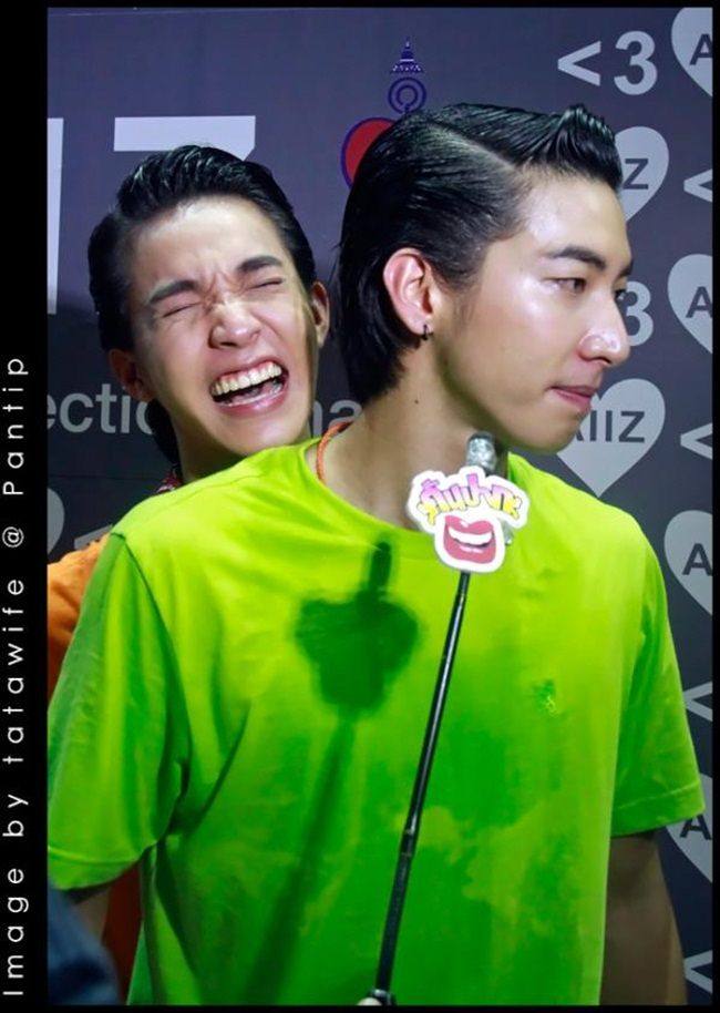 โตโน่ & ริท เดินแบบงาน AIIZ Love Connection Charity @ Parc Paragon