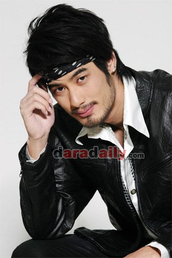 ต่อด้วยหนุ่มหล่อมาดเซอร์ บอย ปกรณ์ ฉัตรบริรักษ์