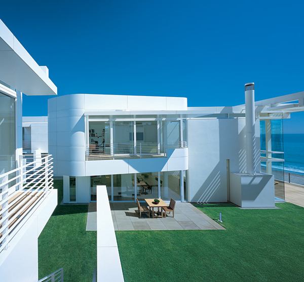 Luxury Beach Houses &ndash; Oceanfront Design with White Exteriors and Interiors