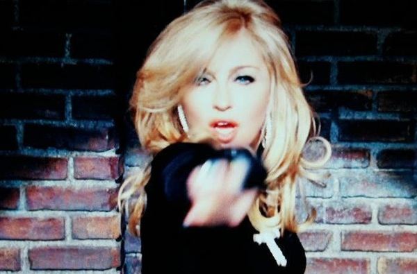 วีดีโอคลิปตัวอย่าง MV ใหม่ Madonna &ndash; Give Me All Your Luvin (Feat. Nicki Minaj & M.I.A)