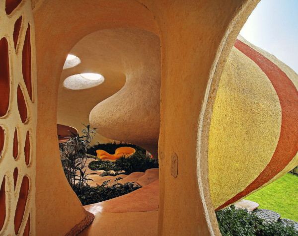 Whimsical House &ndash; Nautilus House in Mexico City