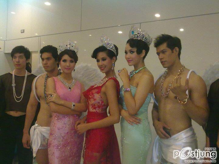 FAH เดินแบบเครื่องเพชรสุดหรู