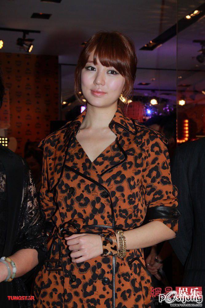 YOON EUN HEY SHE SO HOT IN MCM Hong Kong Time Square Satellite Store