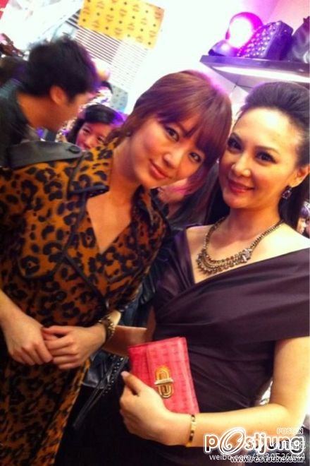 YOON EUN HEY SHE SO HOT IN MCM Hong Kong Time Square Satellite Store