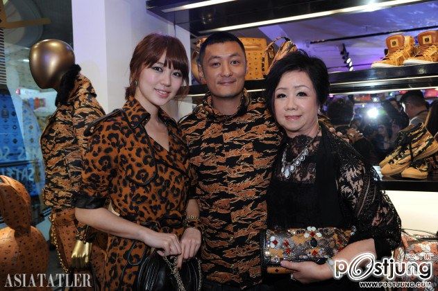 YOON EUN HEY SHE SO HOT IN MCM Hong Kong Time Square Satellite Store