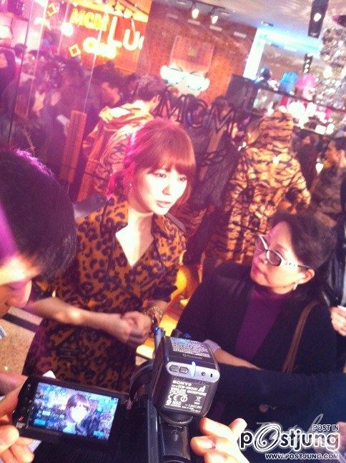 YOON EUN HEY SHE SO HOT IN MCM Hong Kong Time Square Satellite Store